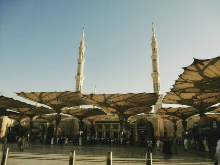 Why Do Mosques Use Courtyards, Domes and Minarets?